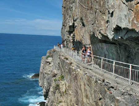 Via dell' Amore, the path that joins Riomaggione to Manarola